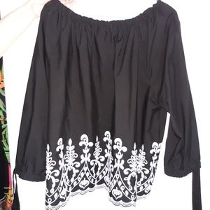 🖤Black and white peasant blouse